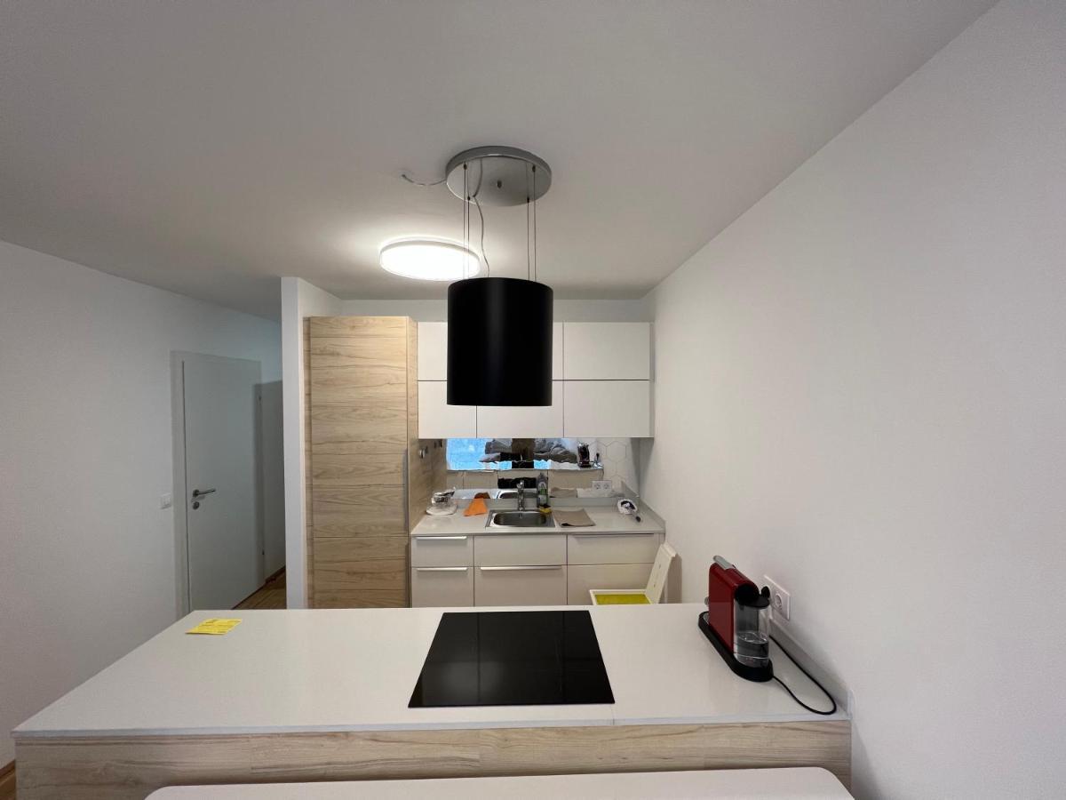 - Favoriten Apartament *