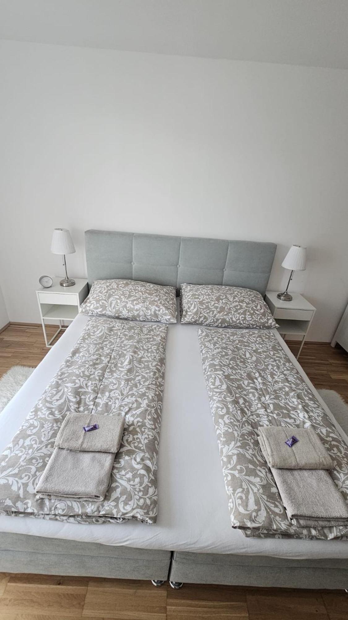 - Favoriten Apartament *